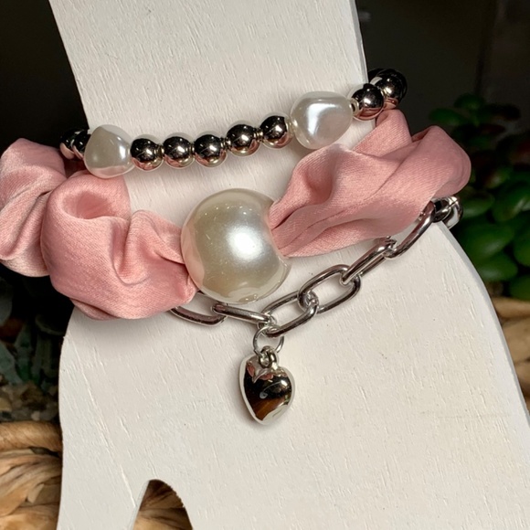 Large Faux Pearl and Heart Bracelet Set - Picture 3 of 9